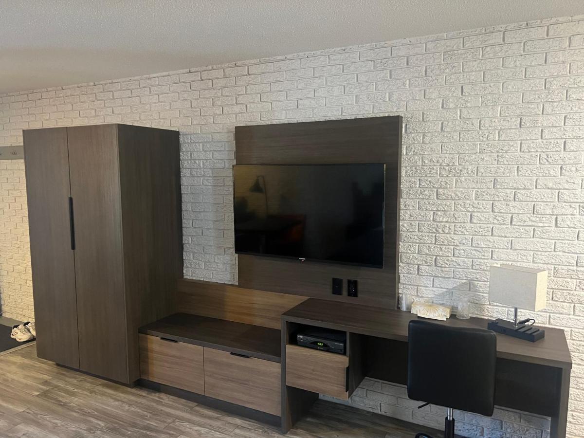 Complexe Dix80 Motel มองต์-ลอริเยร์ ภายนอก รูปภาพ