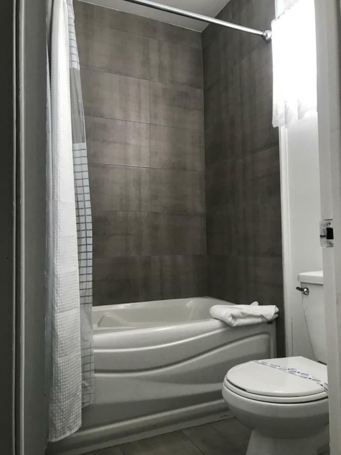 Complexe Dix80 Motel มองต์-ลอริเยร์ ภายนอก รูปภาพ